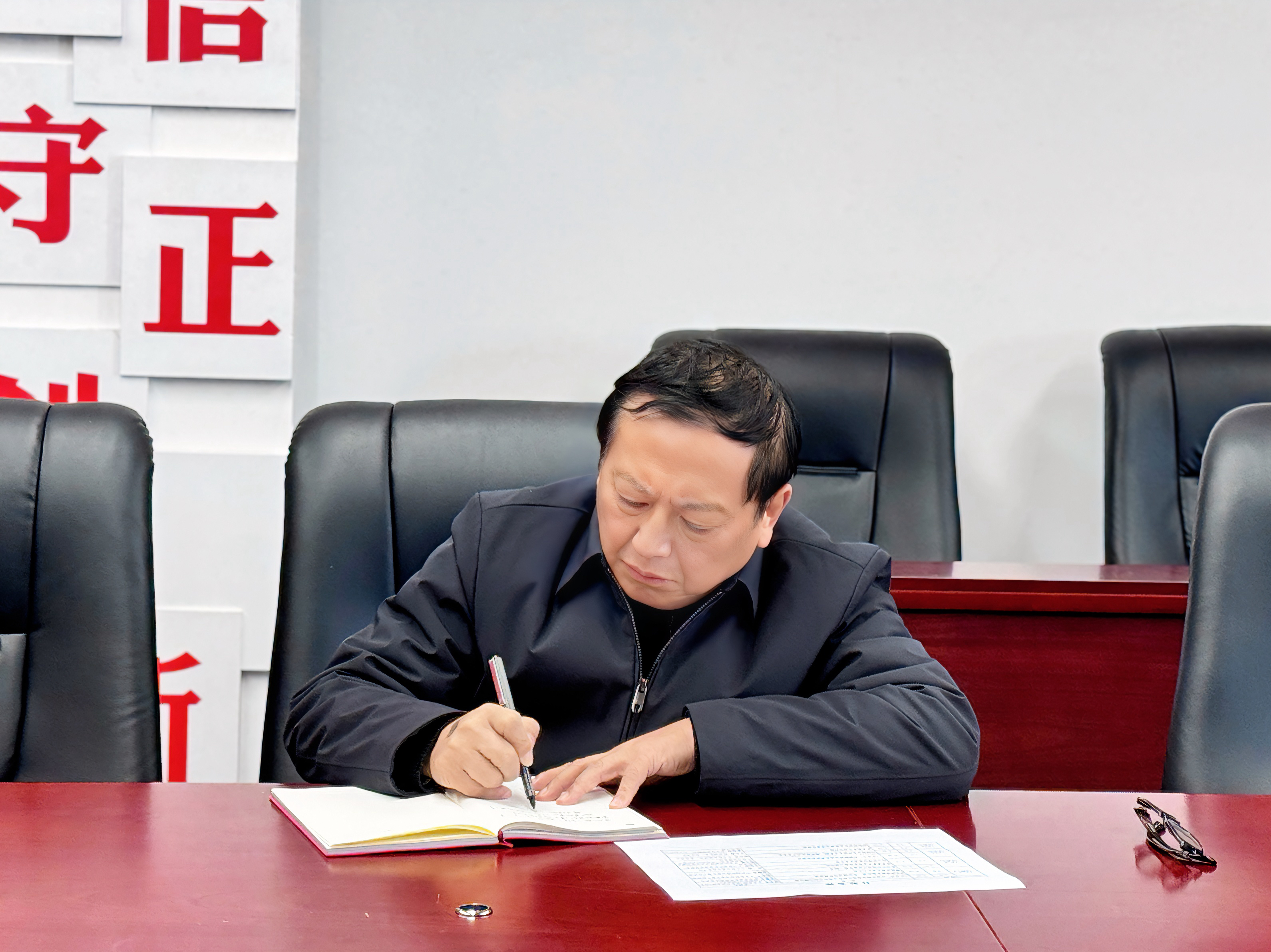 35bbced30f220c3341a32a58a502cc33.jpg 35bbced30f220c3341a32a58a502cc33.jpg